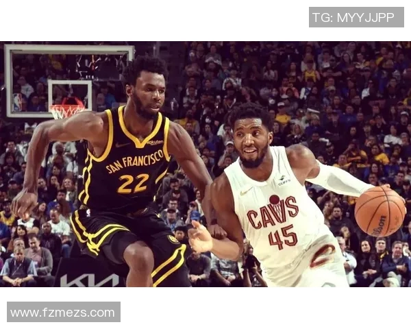 勇士与火箭直播间激战正酣球迷热情高涨期待精彩对决 勇士与火箭直播间激战正酣球迷热情高涨期待精彩对决